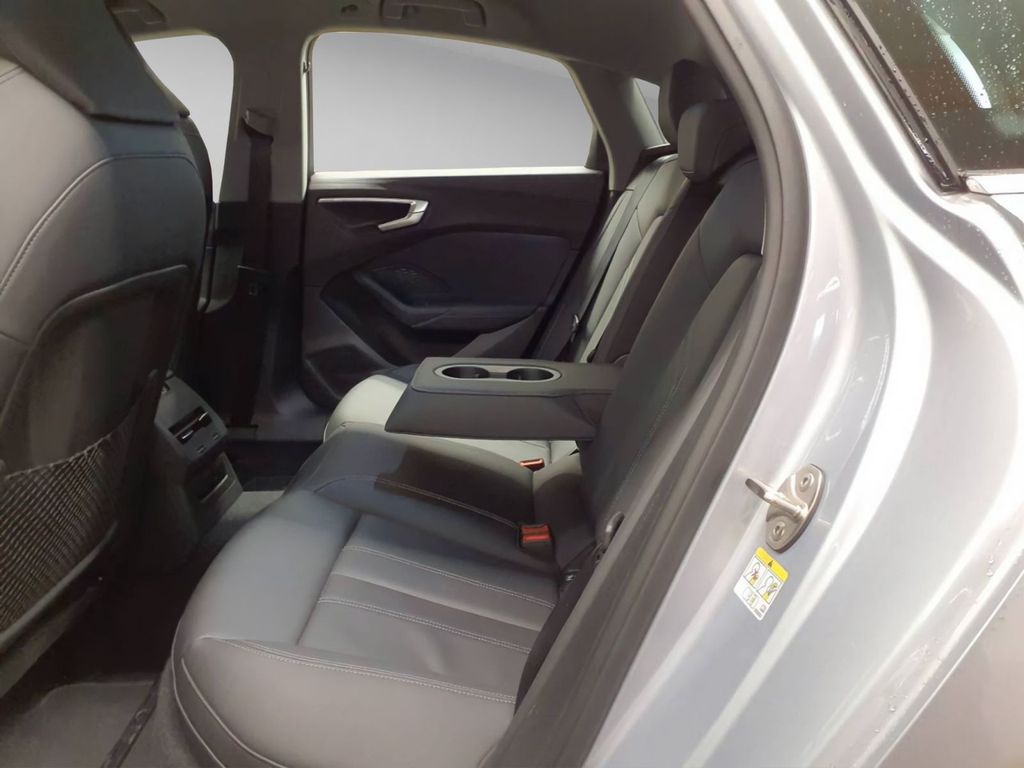 Audi A5 2026 г. Серебристый, пробег 27689 км