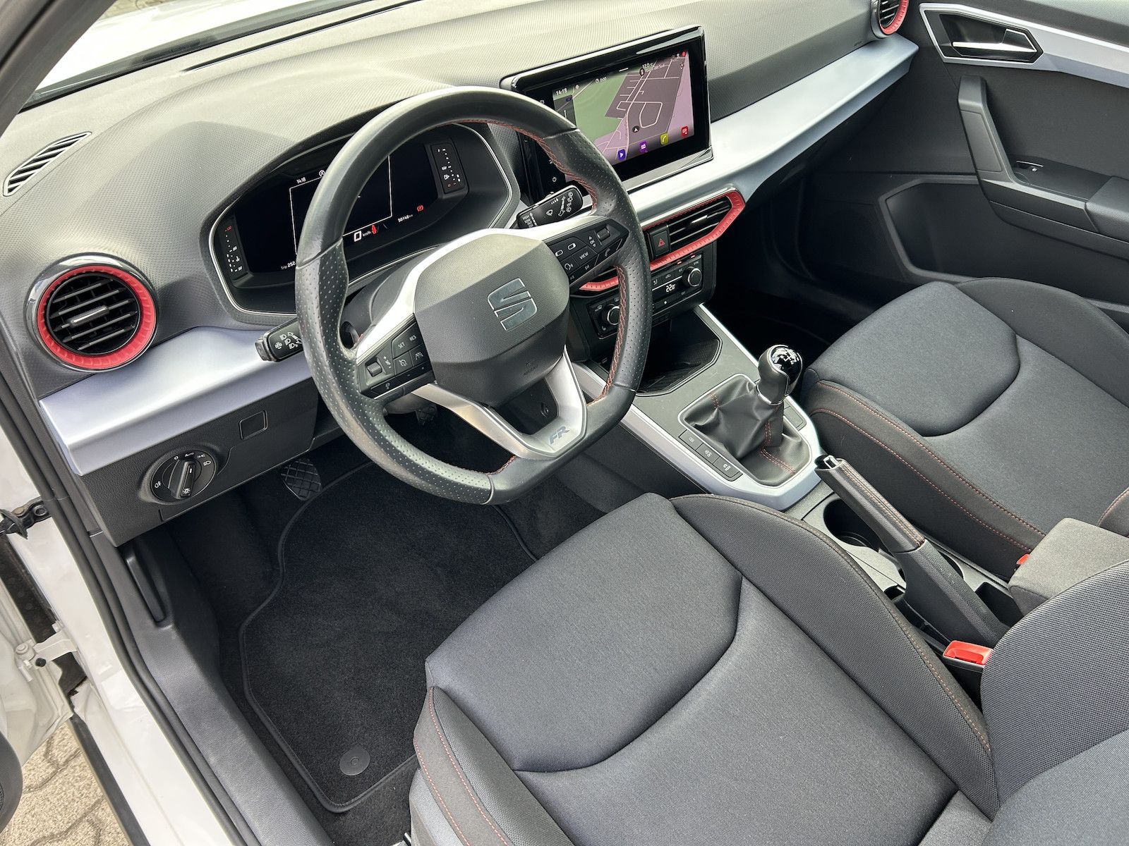 SEAT Arona 2022 г. Белый, пробег 50140 км