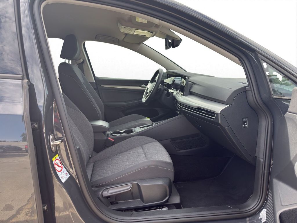 Volkswagen Golf 2024 г. Серый, пробег 23808 км