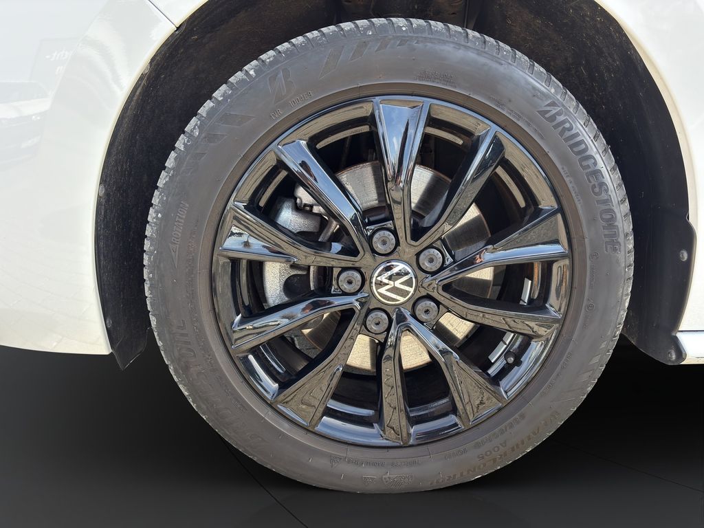 Volkswagen T7 MULTIVAN 2023 г. Белый, пробег 45501 км