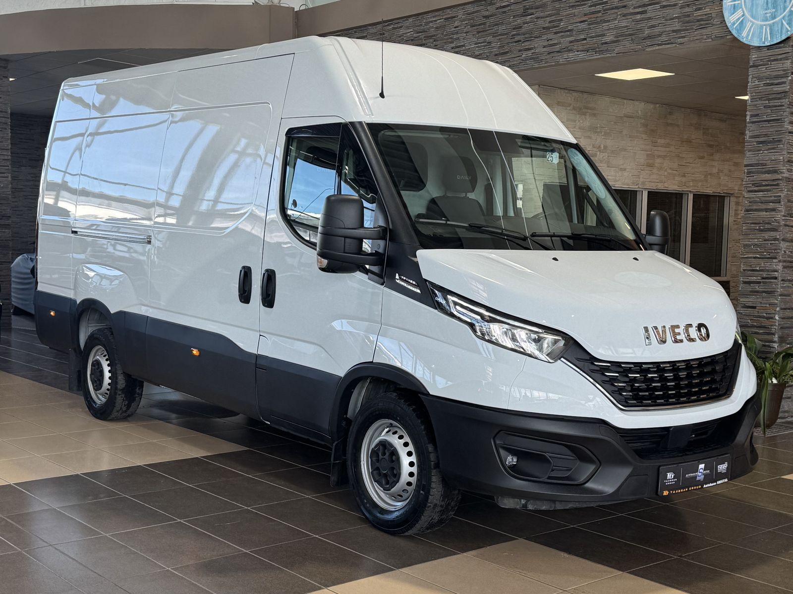 Iveco EMIRA 2021 г. Белый, пробег 54568 км