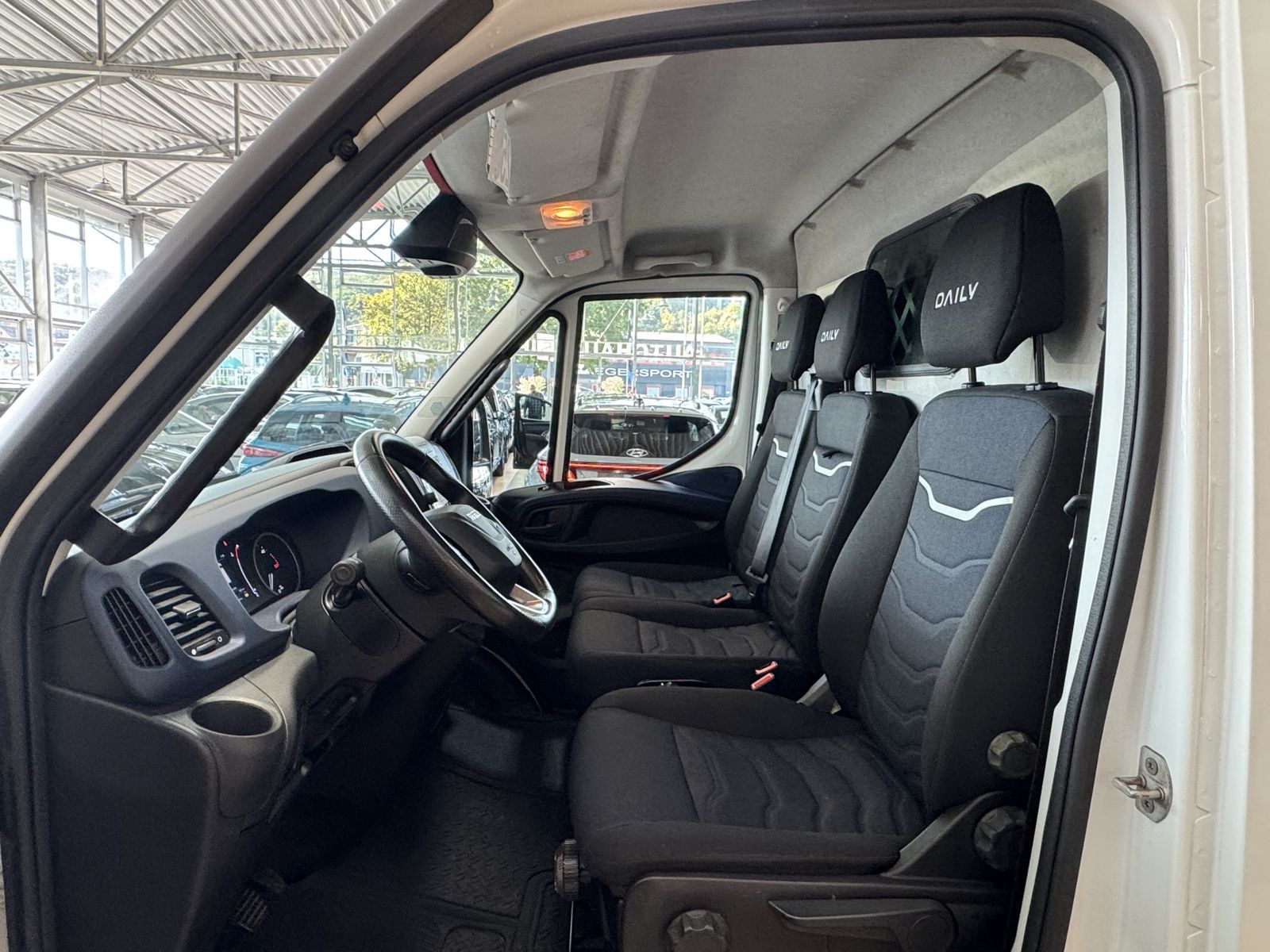 Iveco EMIRA 2021 г. Белый, пробег 54568 км