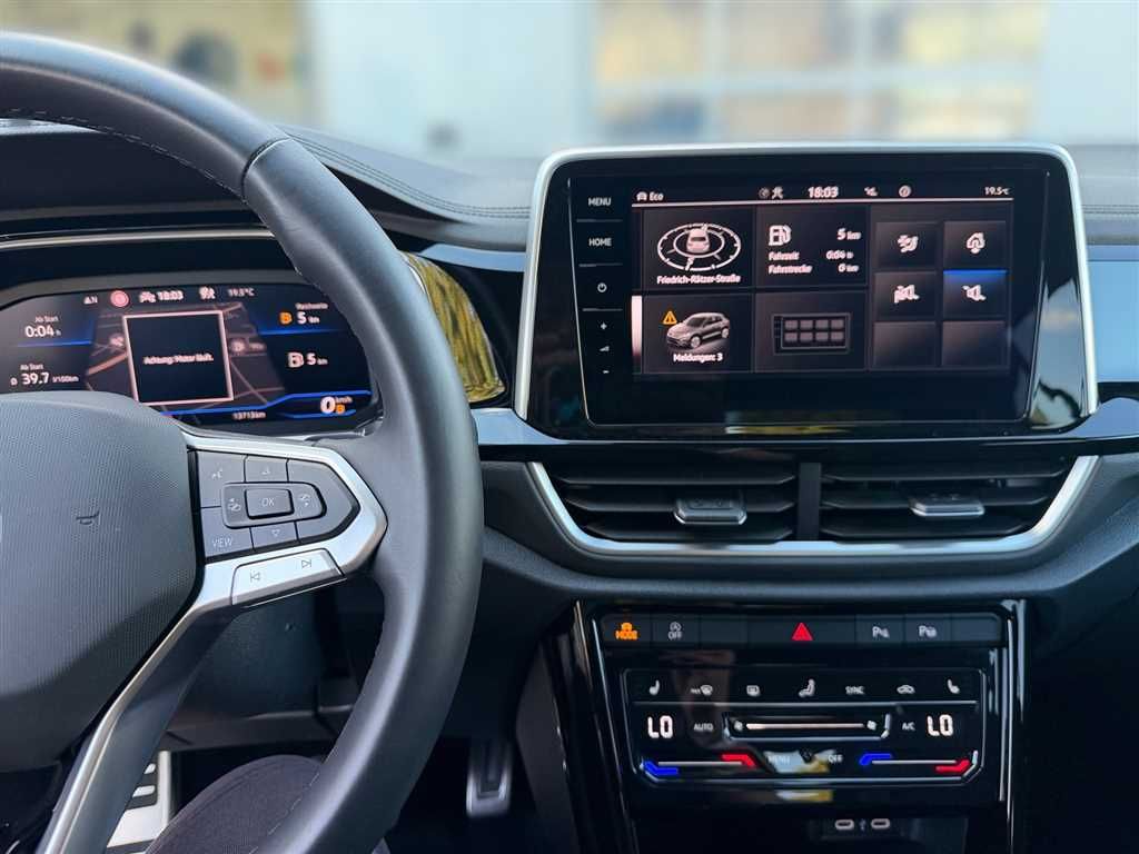 Volkswagen T-Roc 2024 г. Красный, пробег 13709 км