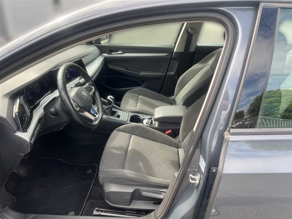 Volkswagen Golf 2024 г. Серый, пробег 27933 км