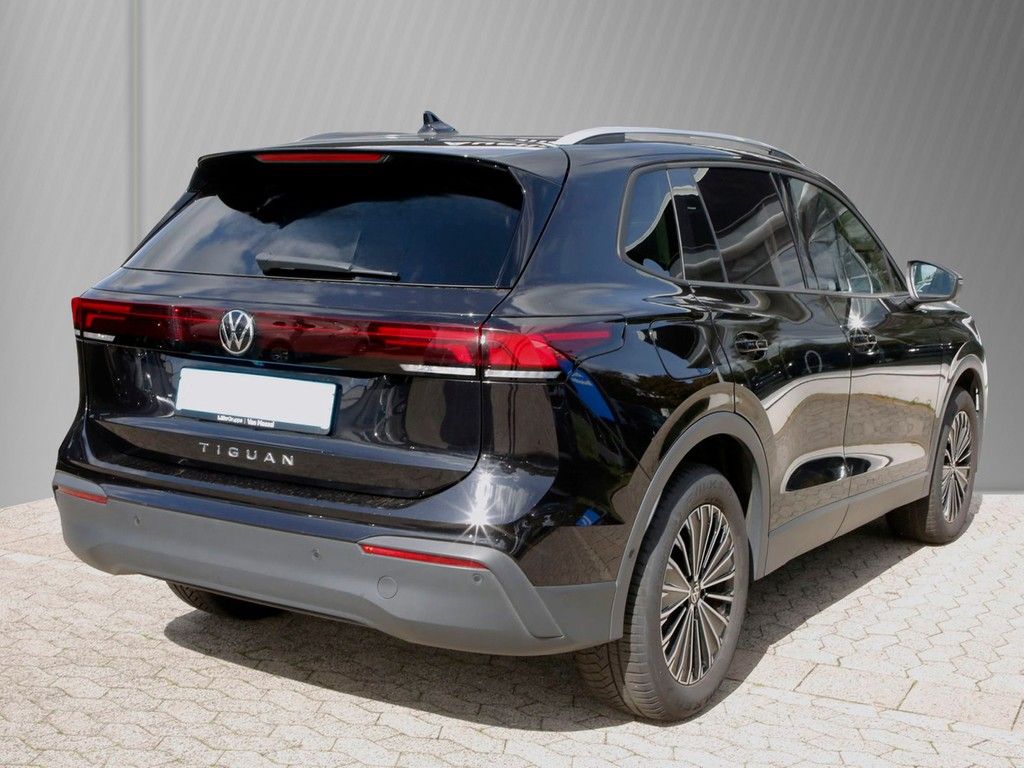 Volkswagen Tiguan 2024 г. Чёрный, пробег 48260 км
