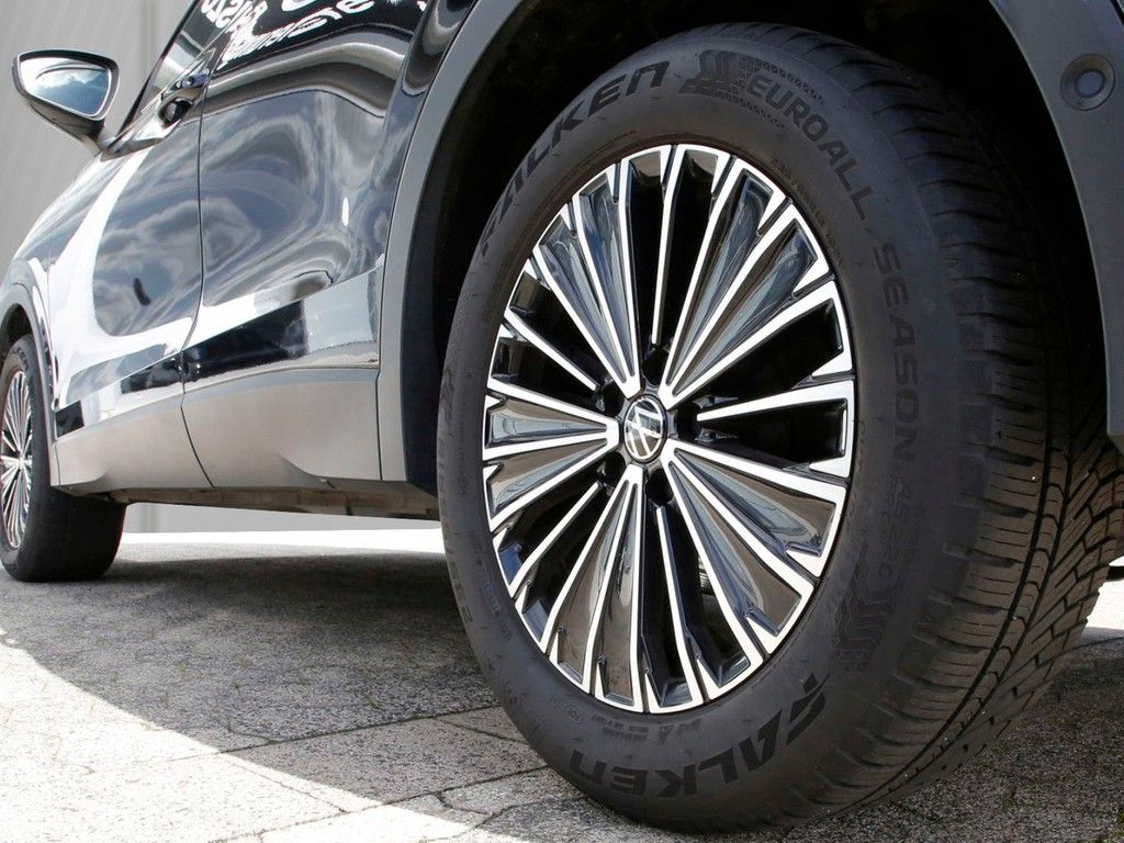 Volkswagen Tiguan 2024 г. Чёрный, пробег 48260 км