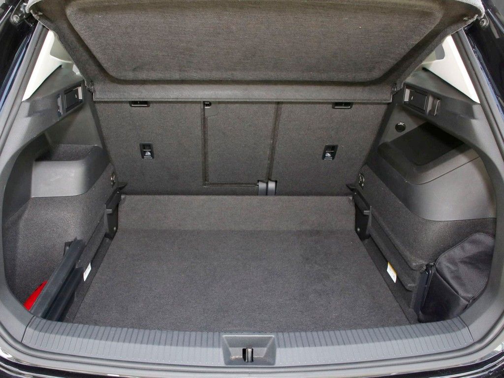 Volkswagen Tiguan 2024 г. Чёрный, пробег 48260 км