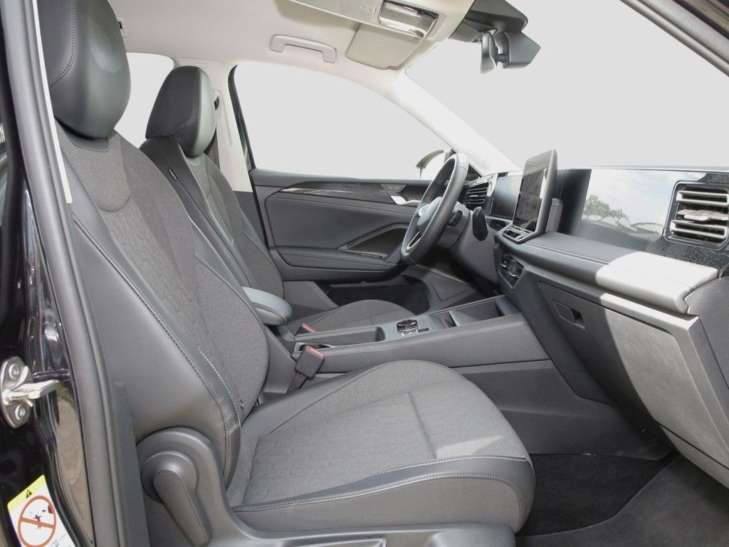 Volkswagen Tiguan 2024 г. Чёрный, пробег 48260 км