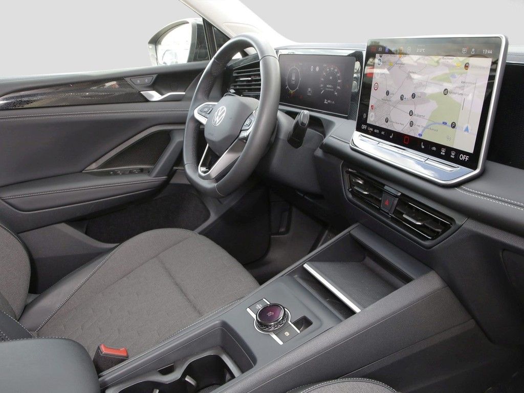 Volkswagen Tiguan 2024 г. Чёрный, пробег 48260 км