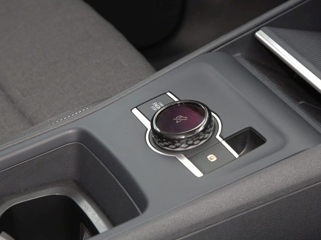 Volkswagen Tiguan 2024 г. Чёрный, пробег 48260 км