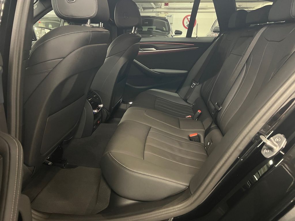 BMW 520 2023 г. Чёрный, пробег 23135 км