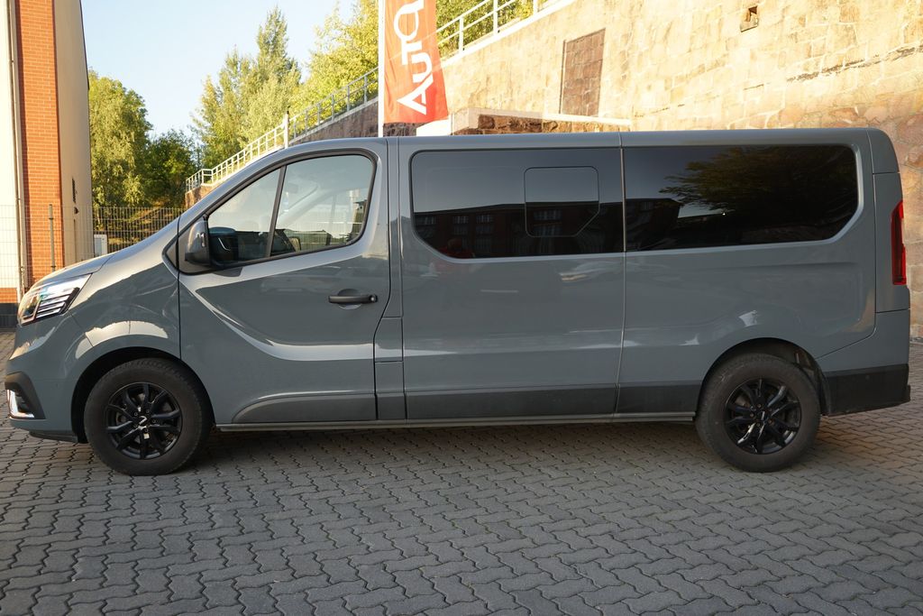 Renault Trafic 2023 г. Серый, пробег 59171 км