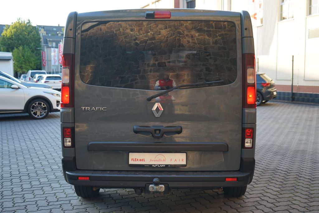 Renault Trafic 2023 г. Серый, пробег 59171 км