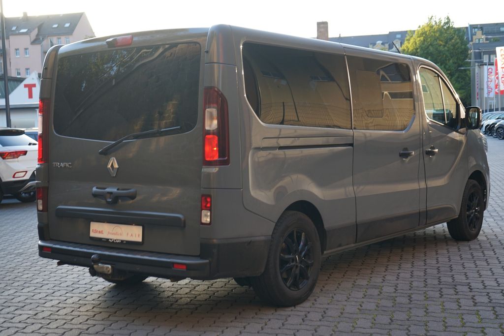 Renault Trafic 2023 г. Серый, пробег 59171 км