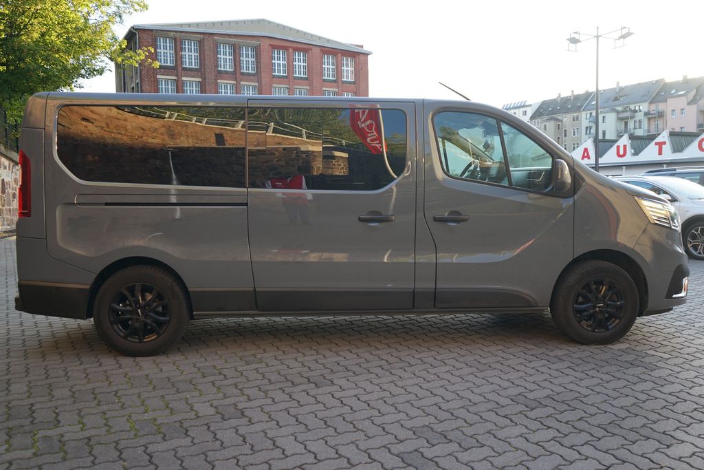 Renault Trafic 2023 г. Серый, пробег 59171 км