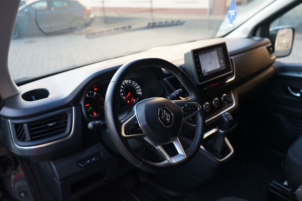 Renault Trafic 2023 г. Серый, пробег 59171 км
