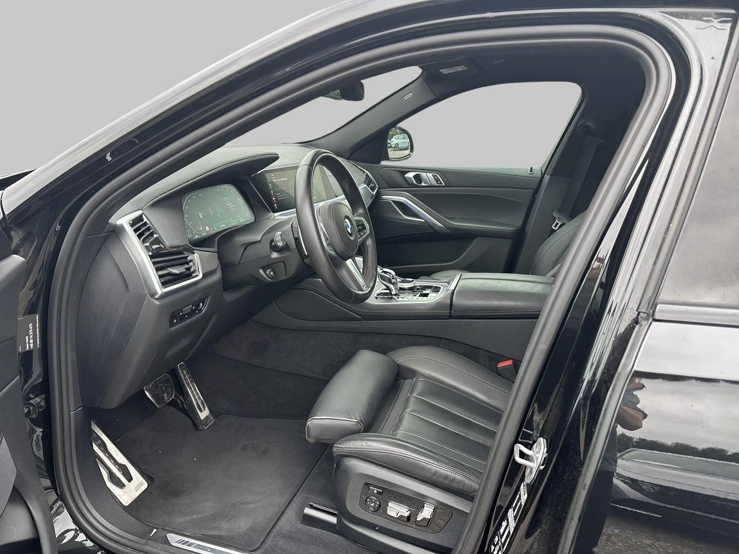 BMW X6 2022 г. Чёрный, пробег 45112 км