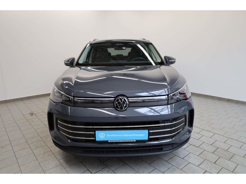 Volkswagen Tiguan 2024 г. Серый, пробег 30315 км