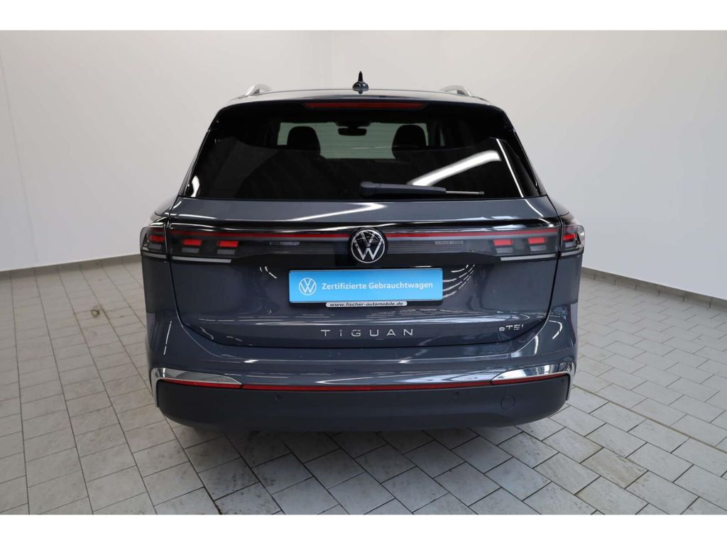 Volkswagen Tiguan 2024 г. Серый, пробег 30315 км