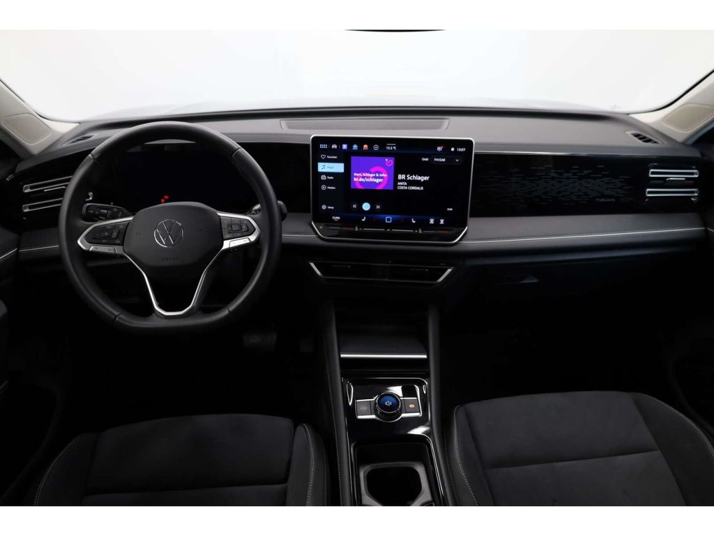 Volkswagen Tiguan 2024 г. Серый, пробег 30315 км
