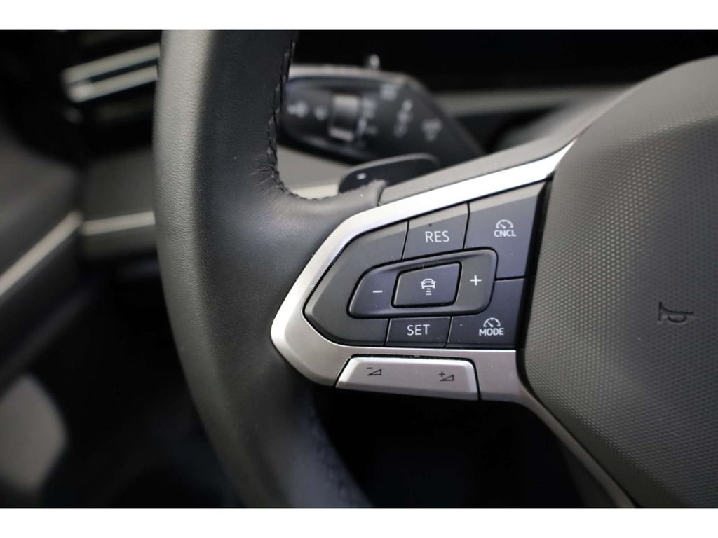Volkswagen Tiguan 2024 г. Серый, пробег 30315 км