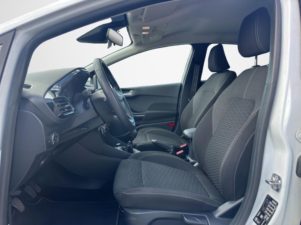 Ford Fiesta 2022 г. Белый, пробег 32200 км