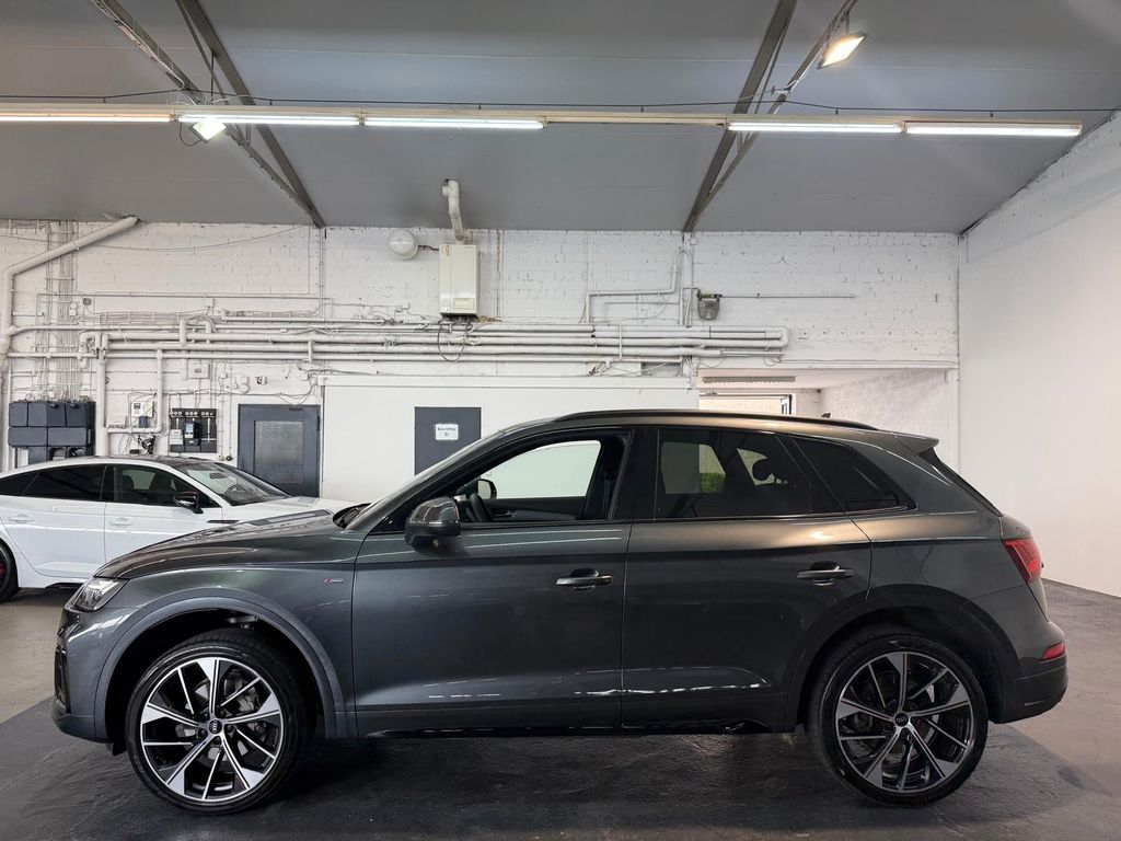 Audi Q5 2023 г. Серый, пробег 25618 км