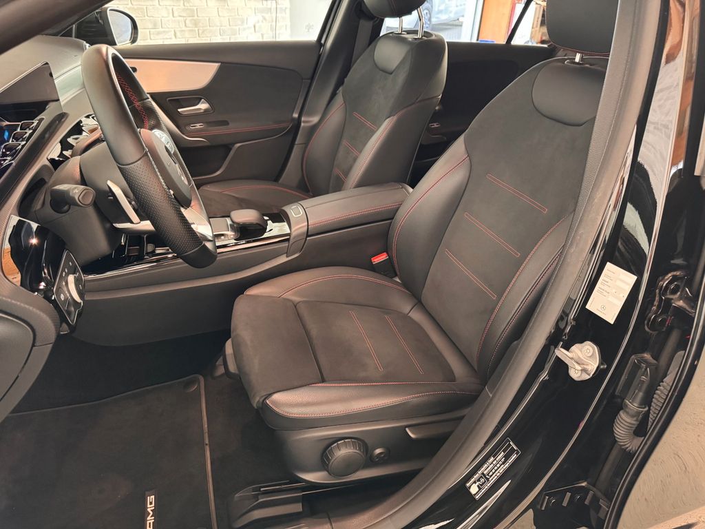 Mercedes-Benz A 200 2022 г. Чёрный, пробег 30000 км