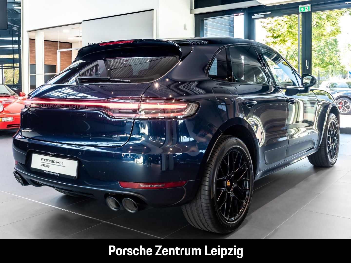 Porsche Macan 2021 г. Синий, пробег 37900 км