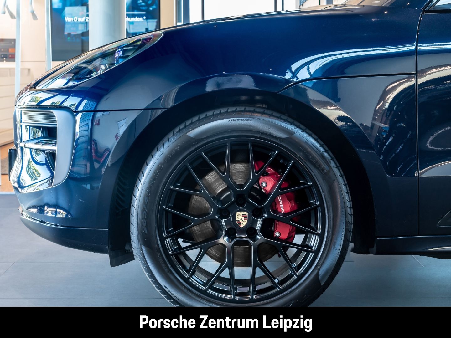 Porsche Macan 2021 г. Синий, пробег 37900 км