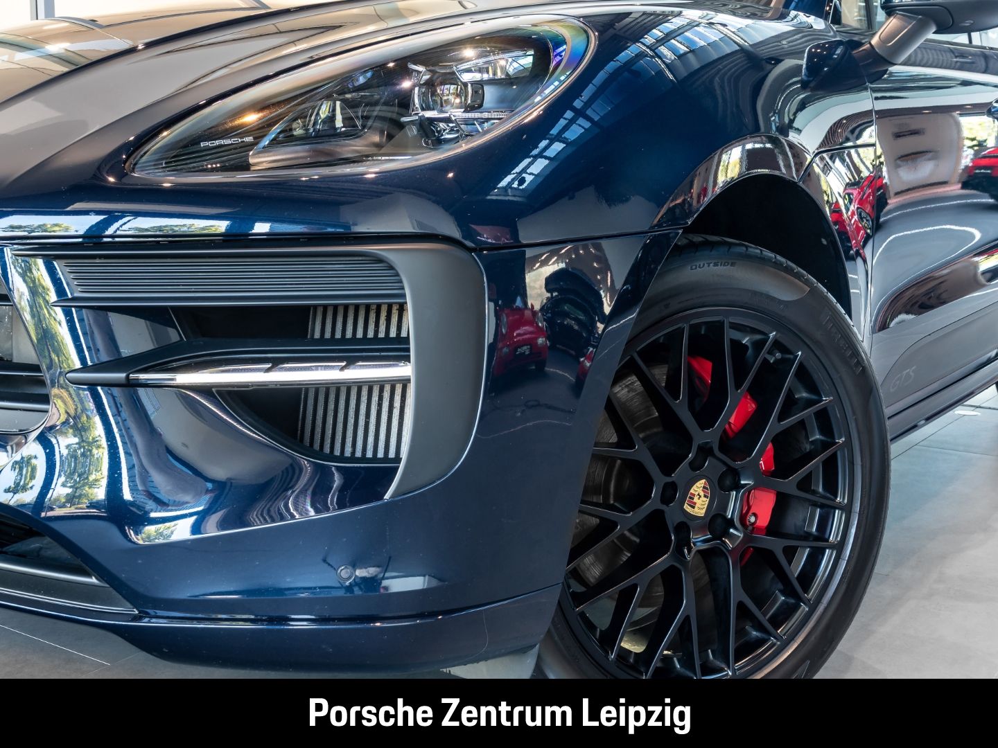 Porsche Macan 2021 г. Синий, пробег 37900 км