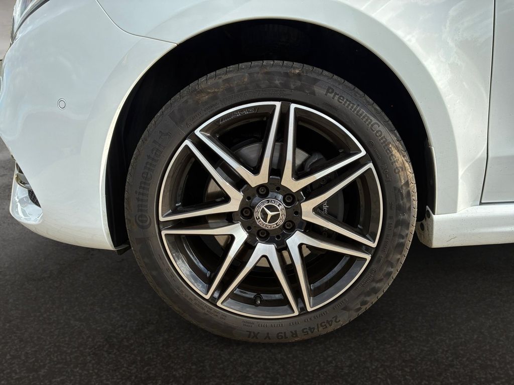 Mercedes-Benz V 300 2022 г. Белый, пробег 50707 км