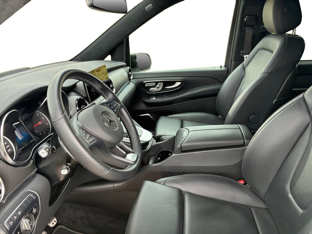 Mercedes-Benz V 300 2022 г. Белый, пробег 50707 км