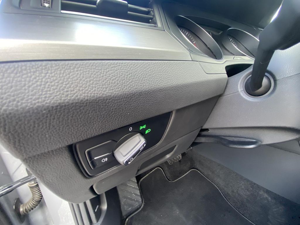 Volkswagen PASSAT VARIANT 2023 г. Серый, пробег 28295 км