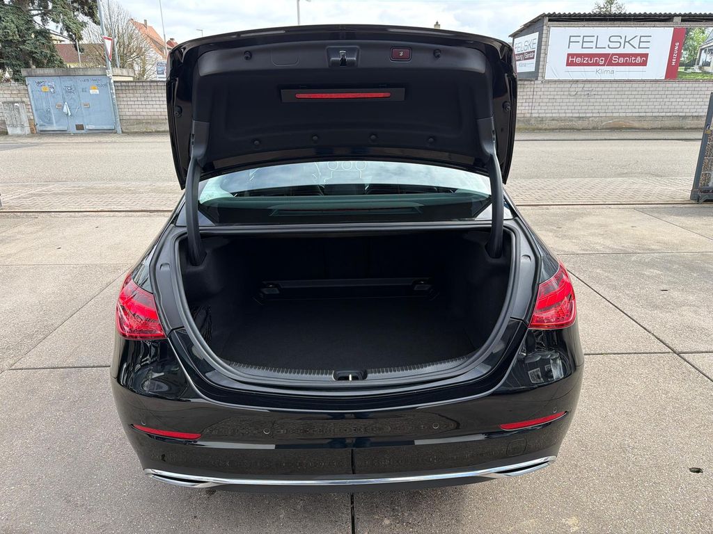 Mercedes-Benz C 180 2023 г. Чёрный, пробег 22000 км