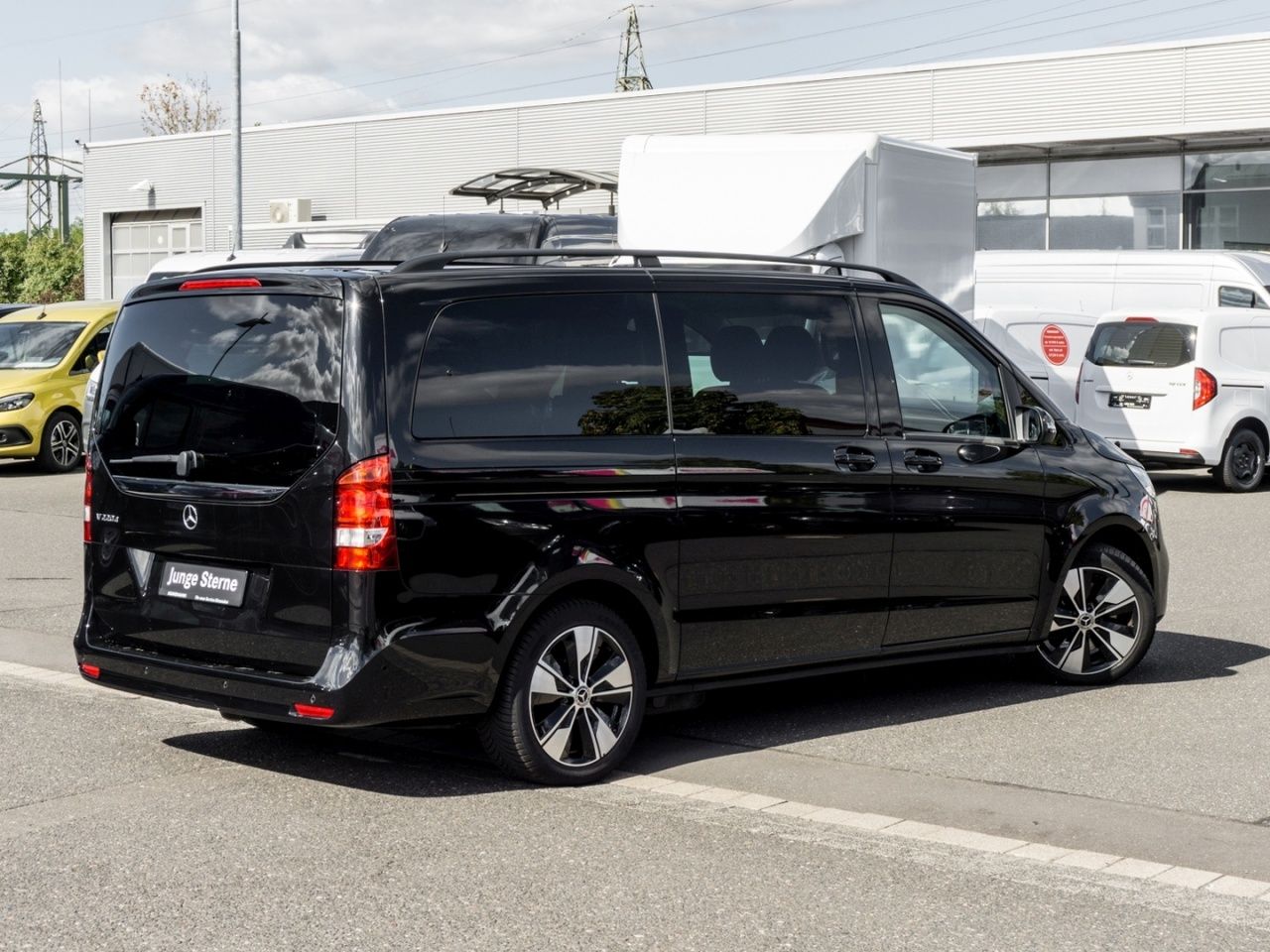 Mercedes-Benz V 220 2022 г. Чёрный, пробег 51600 км