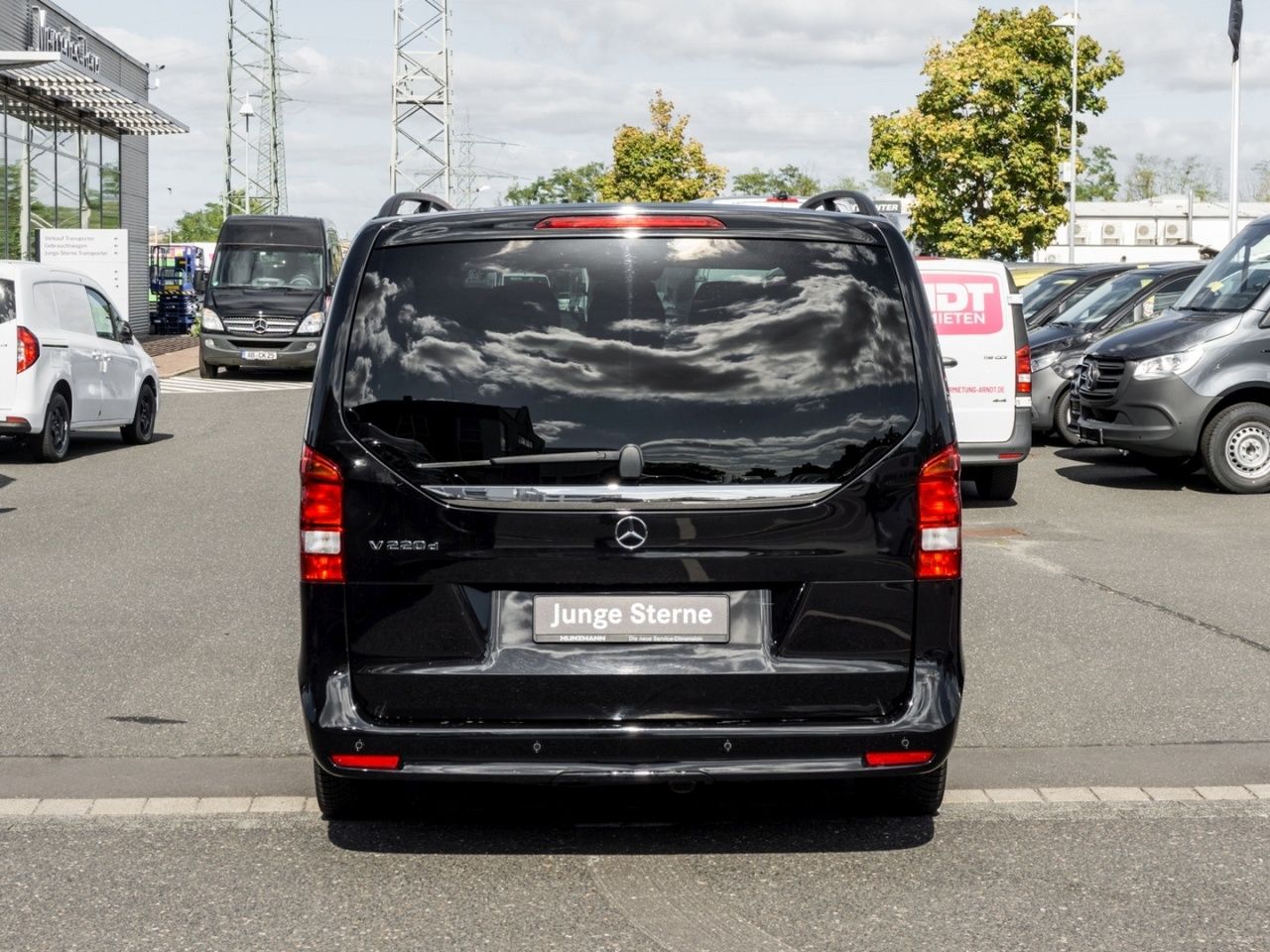 Mercedes-Benz V 220 2022 г. Чёрный, пробег 51600 км
