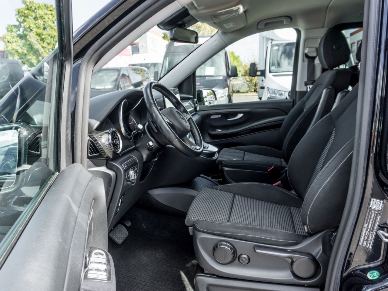 Mercedes-Benz V 220 2022 г. Чёрный, пробег 51600 км