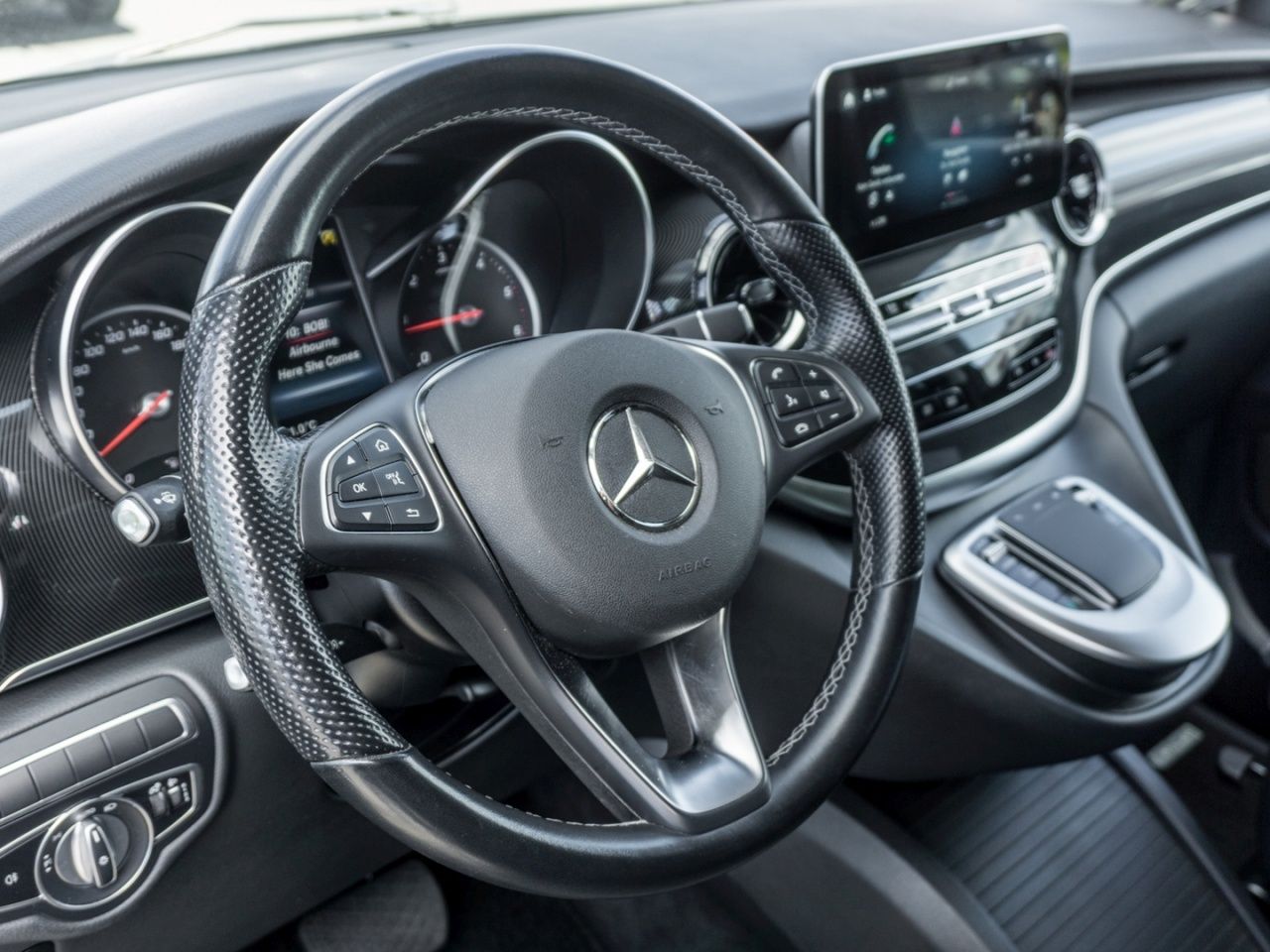 Mercedes-Benz V 220 2022 г. Чёрный, пробег 51600 км