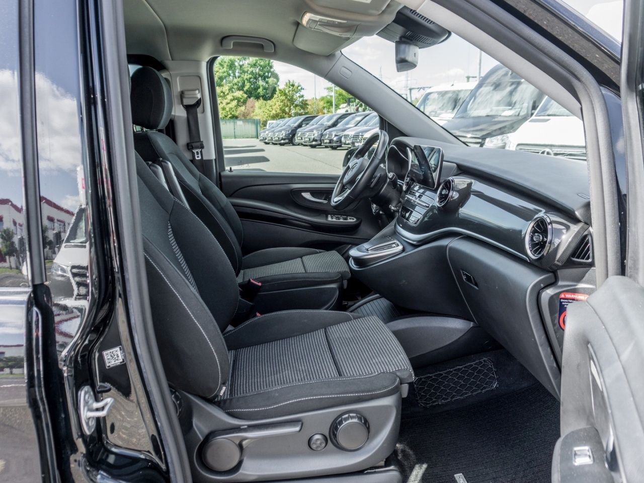 Mercedes-Benz V 220 2022 г. Чёрный, пробег 51600 км
