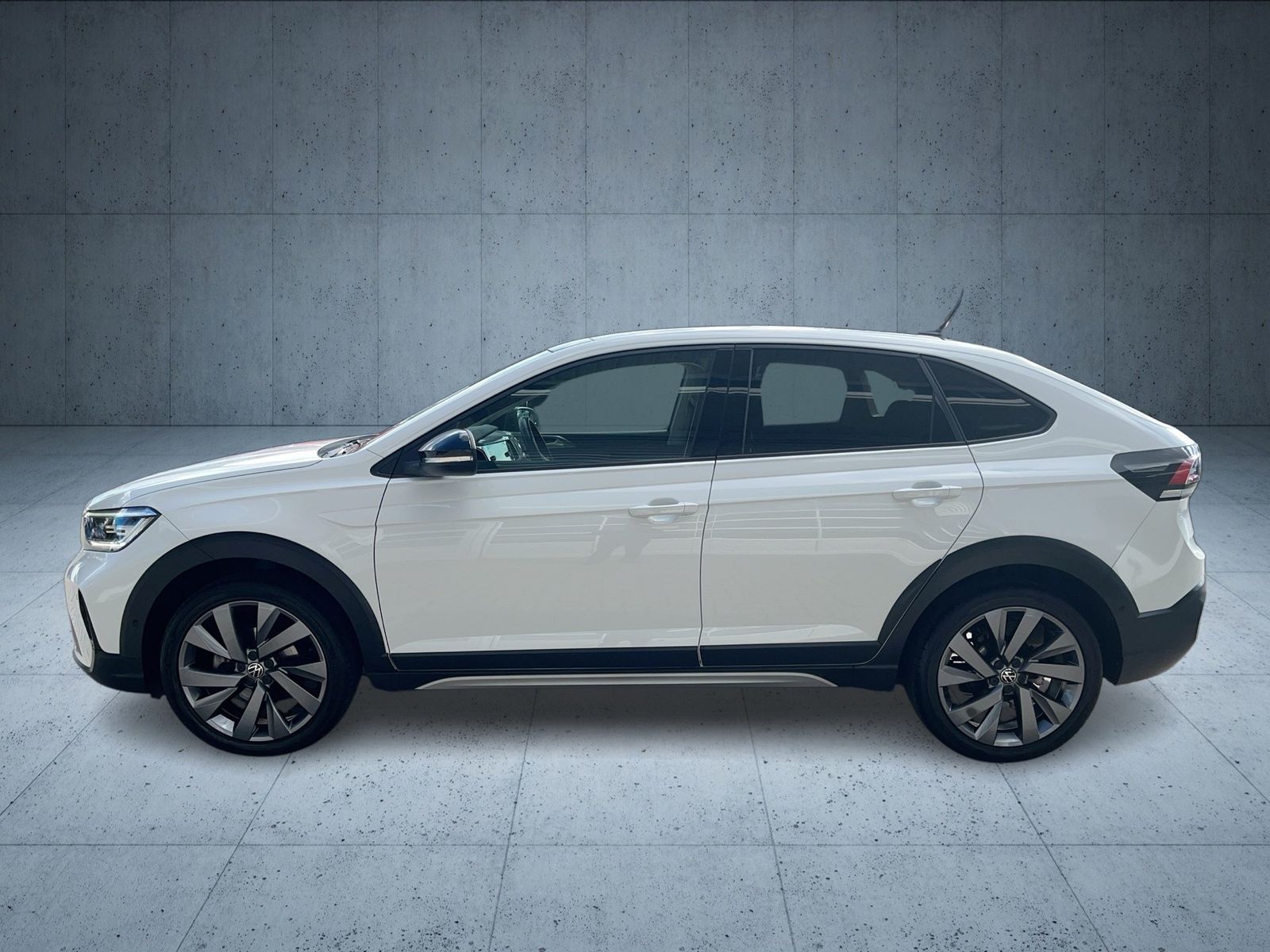 Volkswagen Taigo 2022 г. Белый, пробег 20500 км