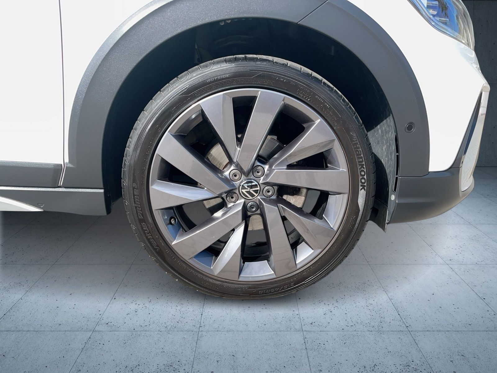 Volkswagen Taigo 2022 г. Белый, пробег 20500 км