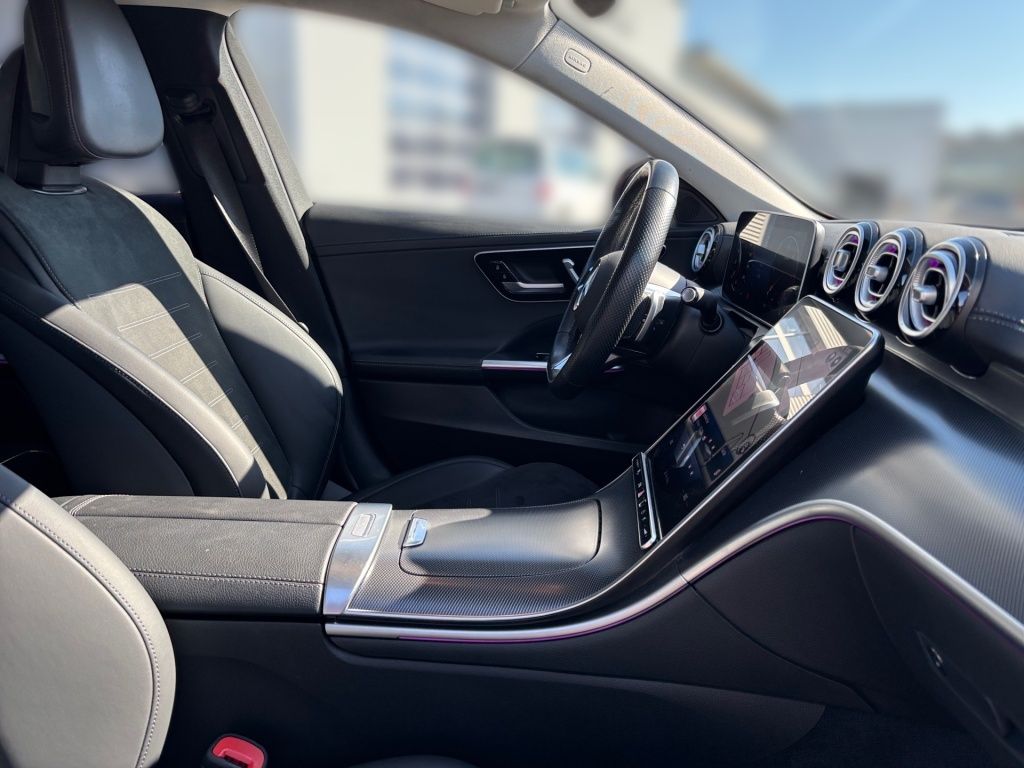 Mercedes-Benz C 300 2023 г. Красный, пробег 53281 км