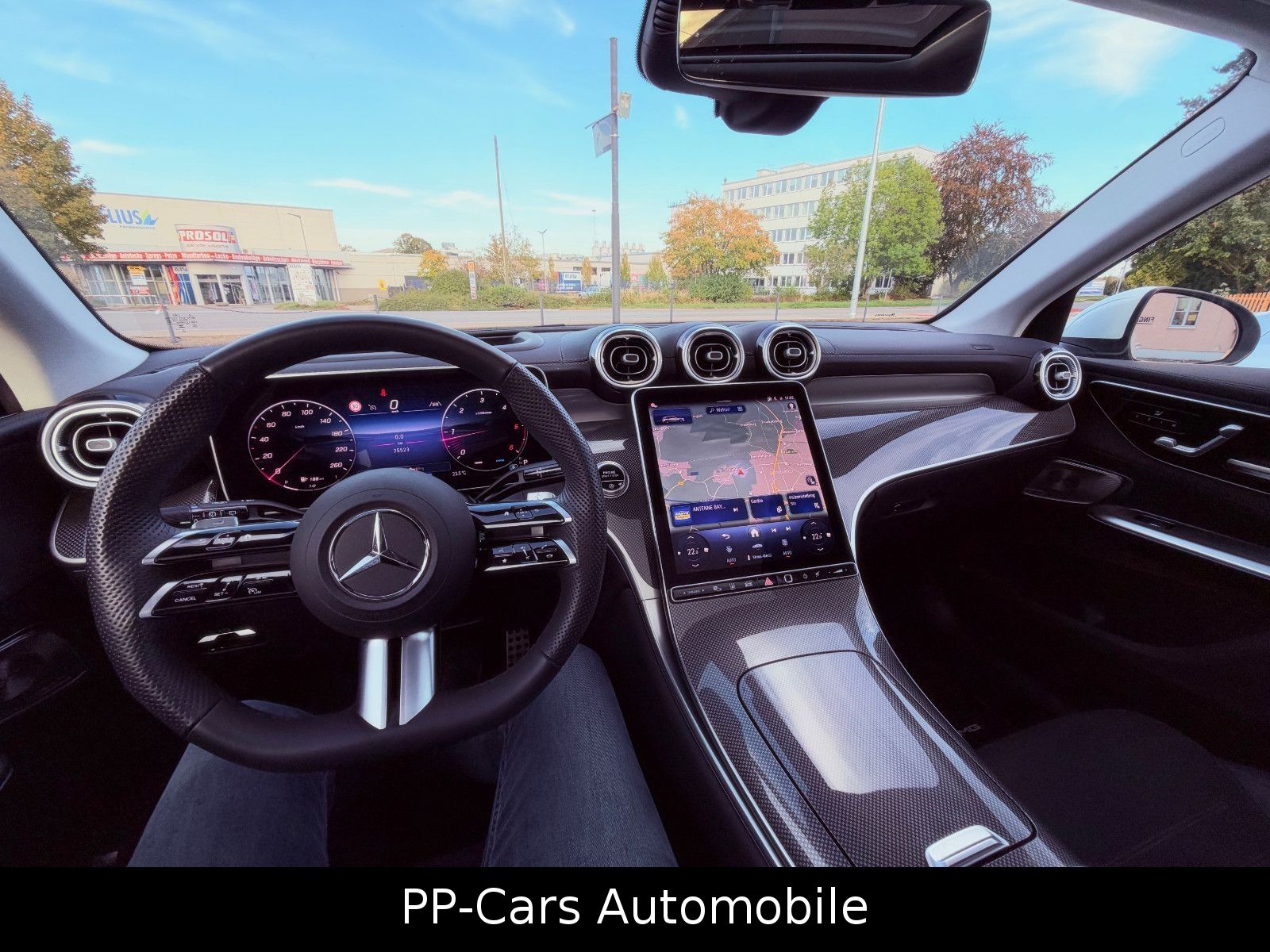 Mercedes-Benz GLC 300 2025 г. Белый, пробег 25510 км