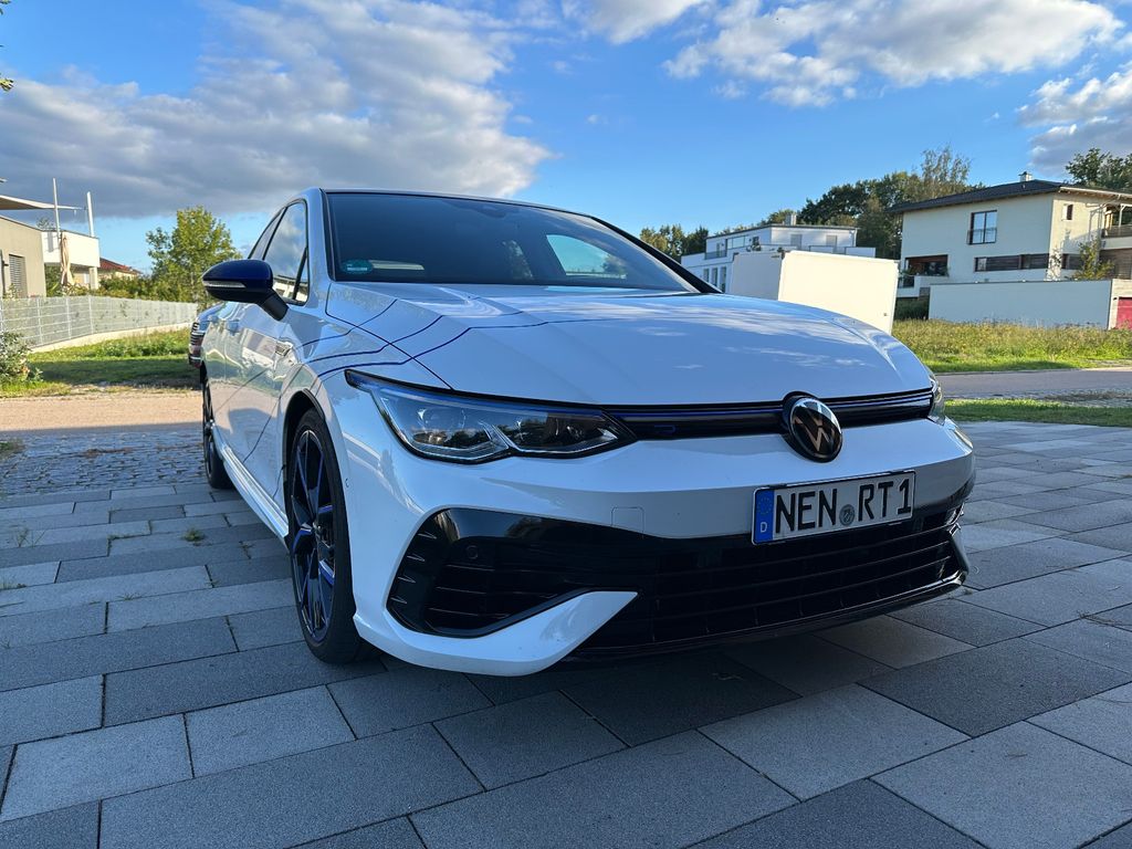 Volkswagen Golf 2023 г. Белый, пробег 35000 км
