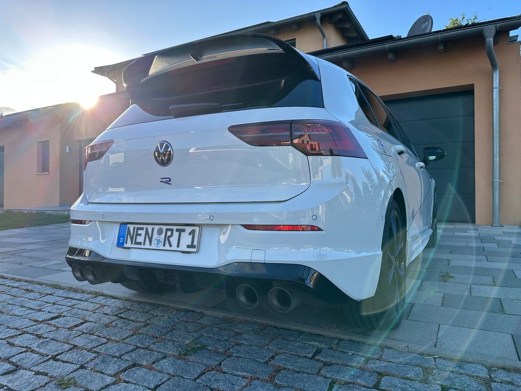Volkswagen Golf 2023 г. Белый, пробег 35000 км