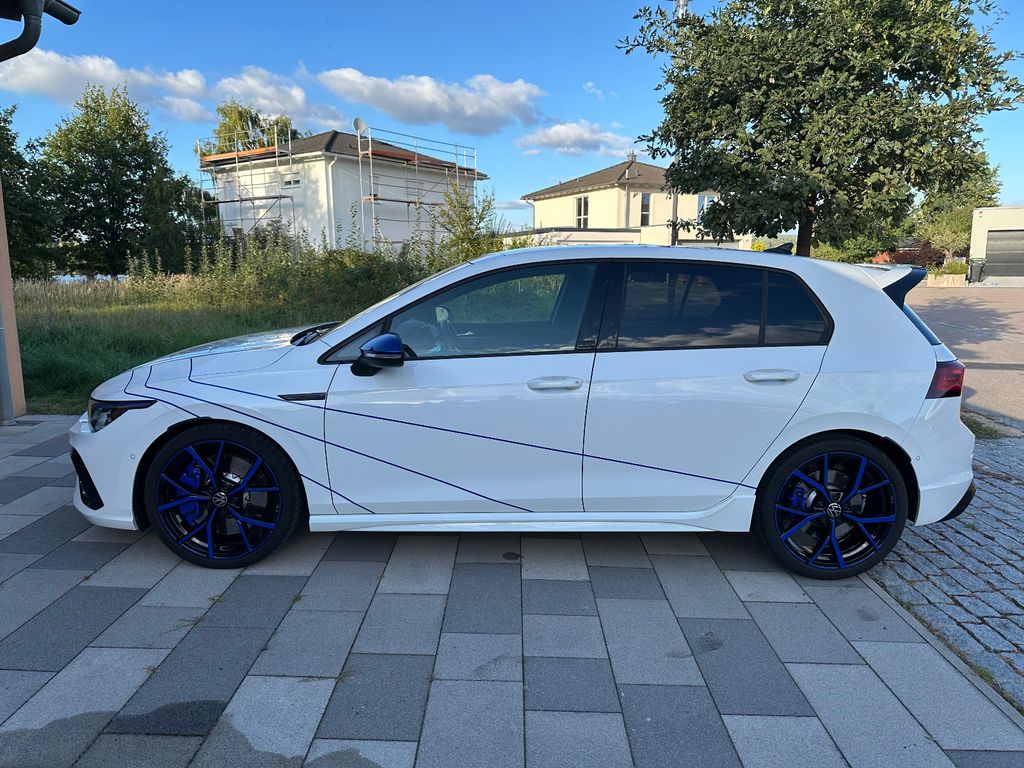 Volkswagen Golf 2023 г. Белый, пробег 35000 км