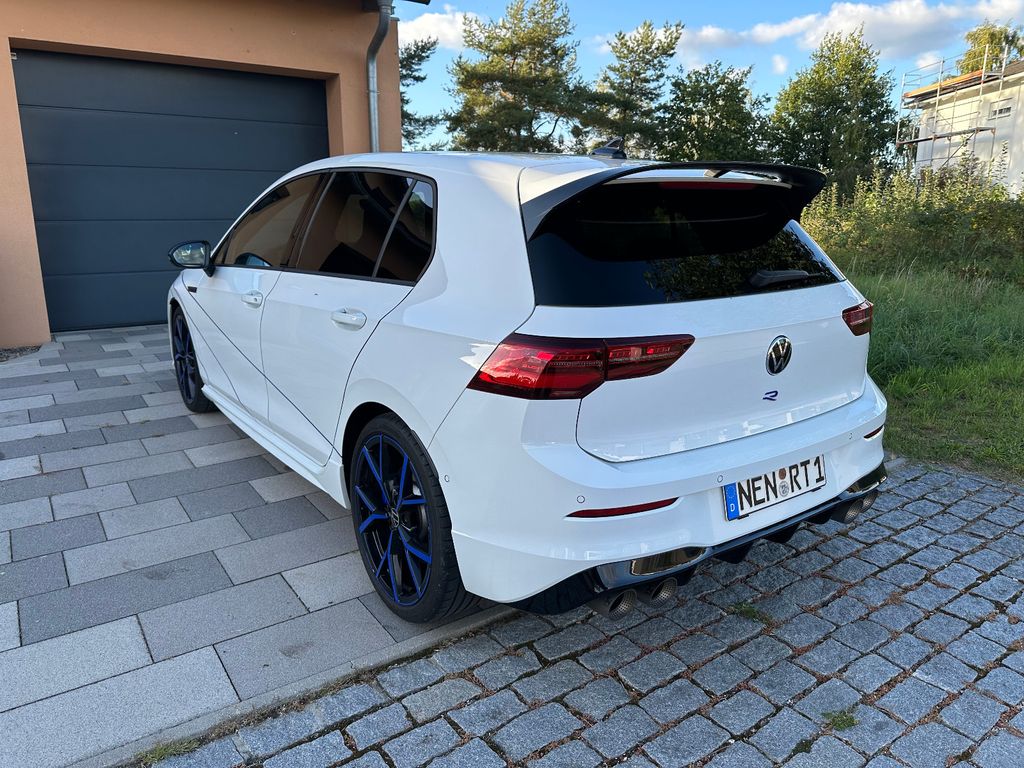 Volkswagen Golf 2023 г. Белый, пробег 35000 км