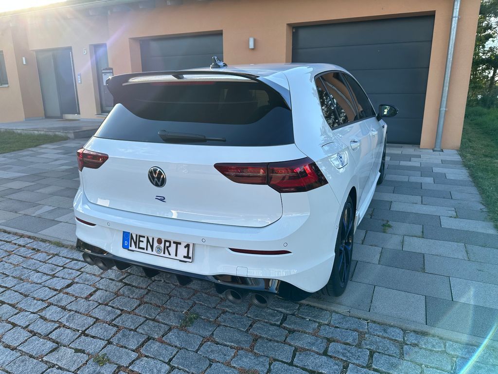 Volkswagen Golf 2023 г. Белый, пробег 35000 км
