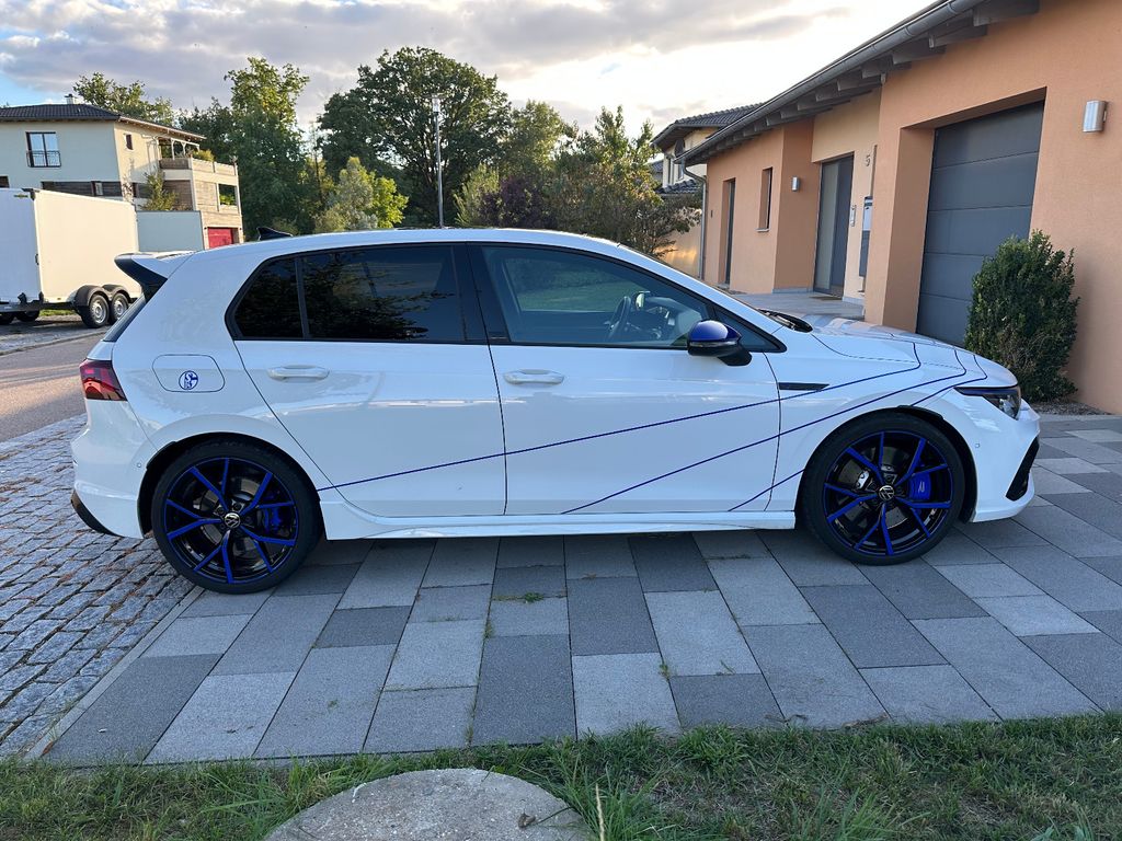 Volkswagen Golf 2023 г. Белый, пробег 35000 км